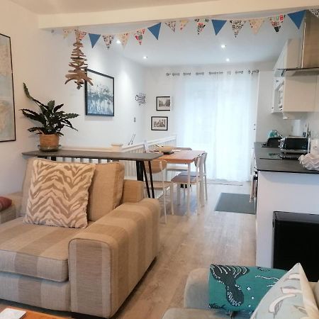 Starboard Side Brixham - Ideal Seaside Getaway With Parking Exterior foto