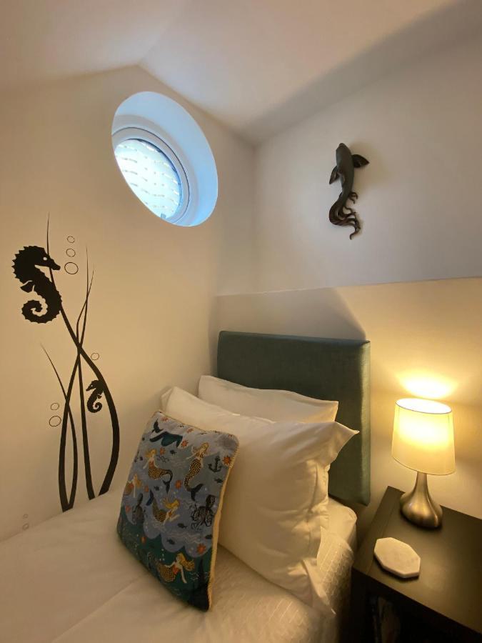 Starboard Side Brixham - Ideal Seaside Getaway With Parking Exterior foto